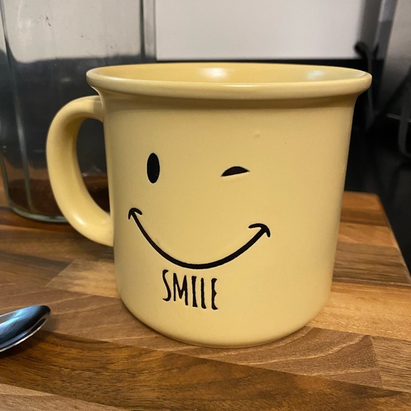 NEW ‘SMILE’ Smiley Face Mug - Picture 3 of 6